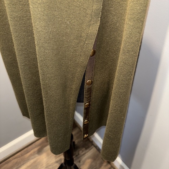 Chico's Poncho S/M Olive Green Gold Button Embellishment Ribbed Lagenlook Luxury - Picture 3 of 9
